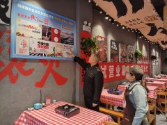 <strong>同步查抄餐饮单元的食材采购、加工操做</strong>